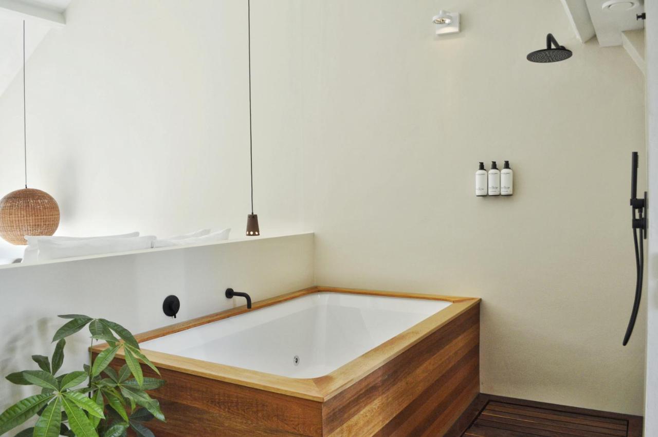 Van Heeckeren Apartments & Suites Nes Nes  Dış mekan fotoğraf